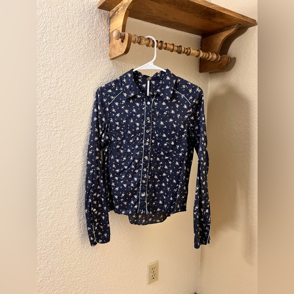 Free People navy floral print cotton shirt Sz XS